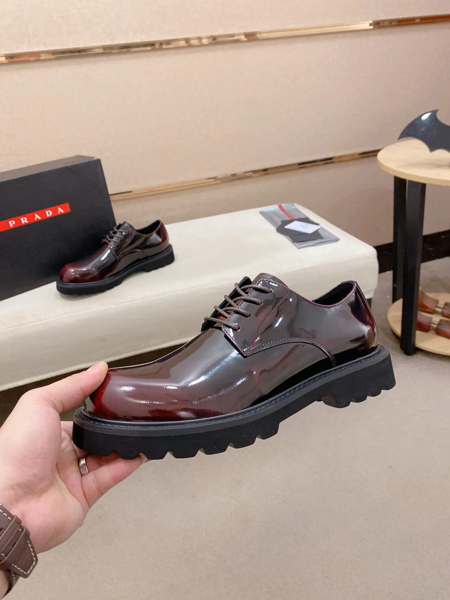 Factory price 640💰 🍁🍁High version High-quality new PRADA (Prada) counters are launched simultaneously, new men's shoes, 😘fabrics are selected from imported lacquered first-layer cowhide, and imported cowhide lining. 👍🏿 High-end ☄️ air-cushion molded anti-slip rubber outsole, exquisite lines, simple and elegant, comfortable and high-end for leisure travel. Code number: 38 to 45